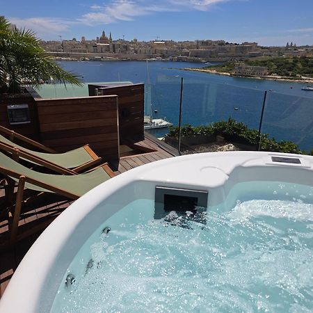 Unique Seafront Triplex Penthouse With Panoramic Bedroom & Rooftop Jacuzzi Overlooking Valletta Sliema Buitenkant foto