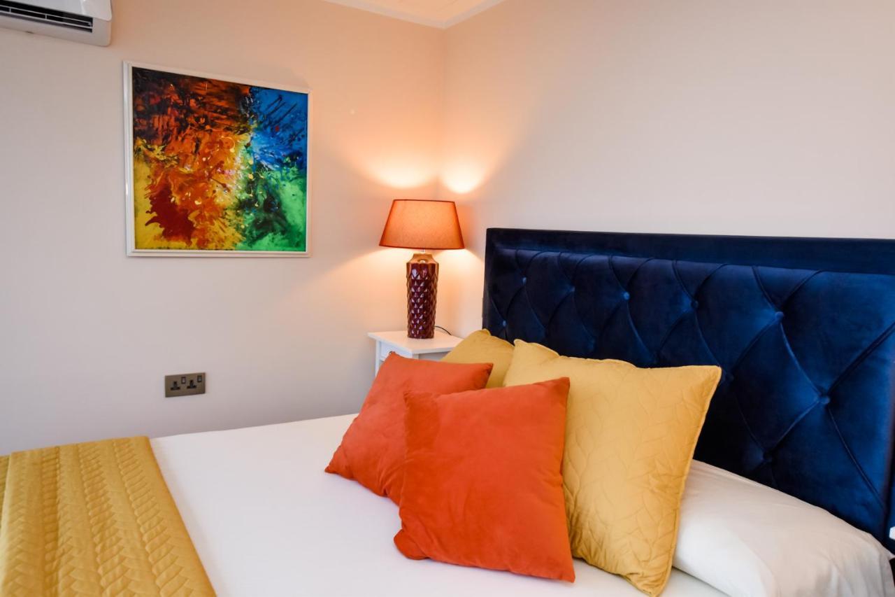 Unique Seafront Triplex Penthouse With Panoramic Bedroom & Rooftop Jacuzzi Overlooking Valletta Sliema Buitenkant foto