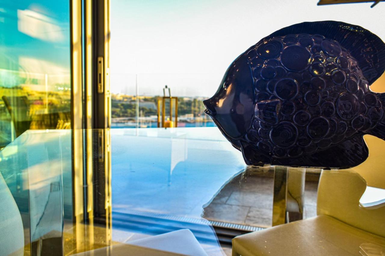Unique Seafront Triplex Penthouse With Panoramic Bedroom & Rooftop Jacuzzi Overlooking Valletta Sliema Buitenkant foto